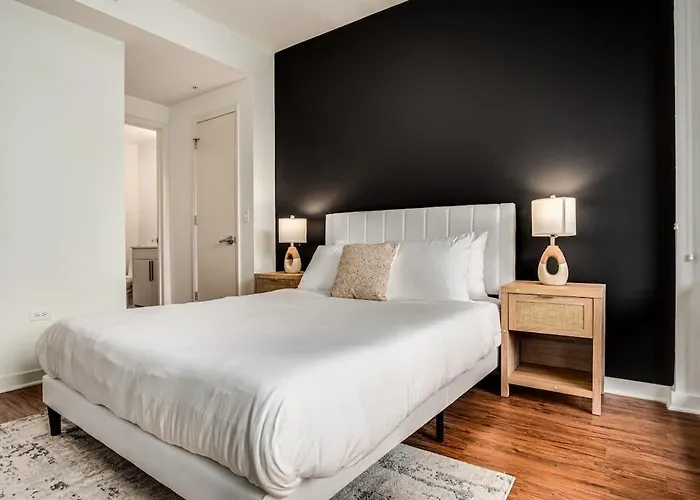 Boulevard Walk Everywhere 5 Mins To Magnificent Mile River North 01 Chicago