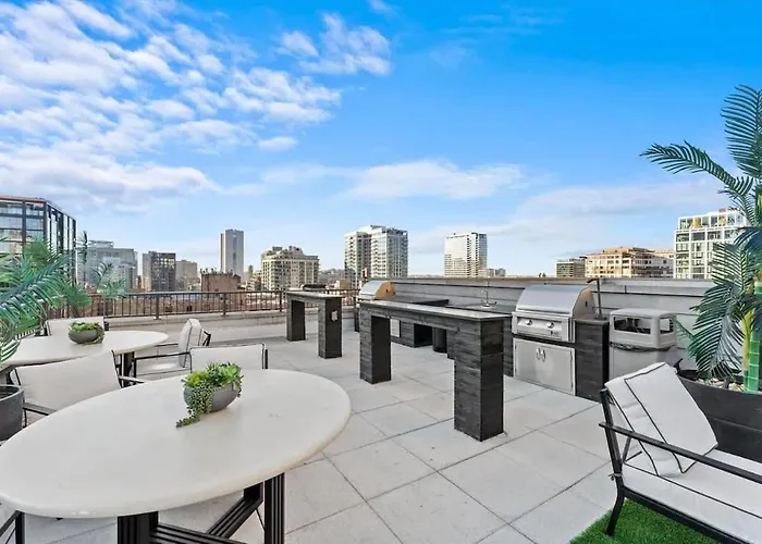 Boulevard Walk Everywhere 5 Mins To Magnificent Mile River North 01 Chicago